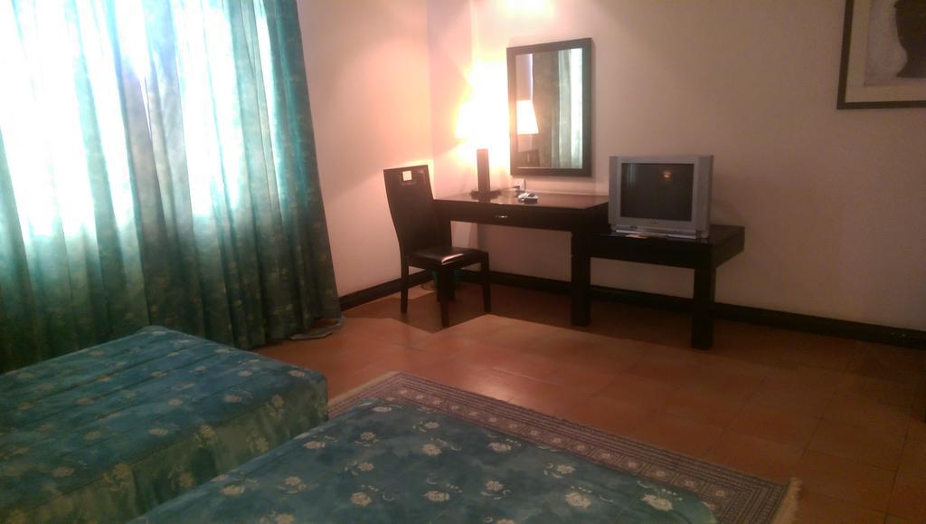 Blue Pearl Hotel & Apartments Dar es Salaam Bagian luar foto